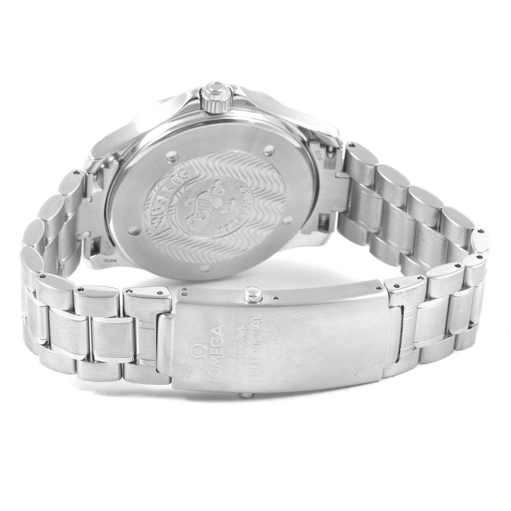 The image shows the back case and bracelet of the Omega Seamaster 2234.50.00 Men
s Stainless Steel Black Dial 2234.50.00 Men
s Stainless Steel Black Dial watch, highlighting the clasp and engravings.