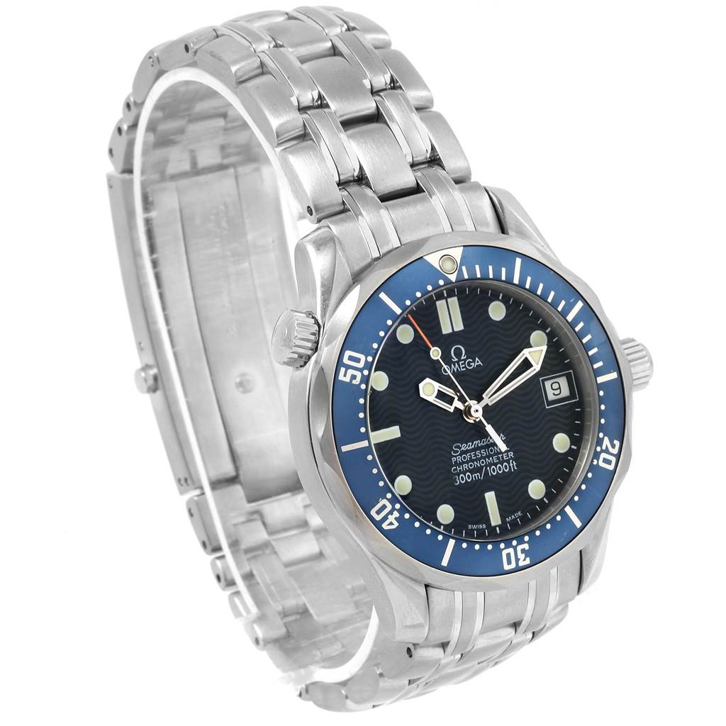 This image shows an angled view of the Omega Seamaster 2551.80.00 Men
s Stainless Steel Blue Dial 2551.80.00 Men
s Stainless Steel Blue Dial watch, highlighting its face, bezel, bracelet, and crown.