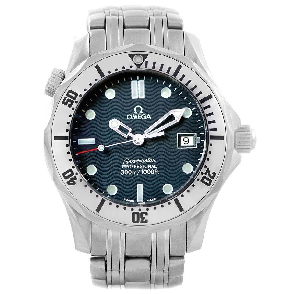 The image shows a front view of an Omega Seamaster 2562.80.00 Men
s Stainless Steel Blue Dial 2562.80.00 Men
s Stainless Steel Blue Dial watch, highlighting its face, bezel, crown, and metal bracelet.