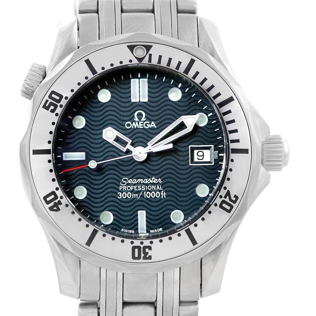 The image shows the front view of an Omega Seamaster 2562.80.00 Men
s Stainless Steel Blue Dial 2562.80.00 Men
s Stainless Steel Blue Dial Professional watch, highlighting the dial, bezel, and stainless steel bracelet.