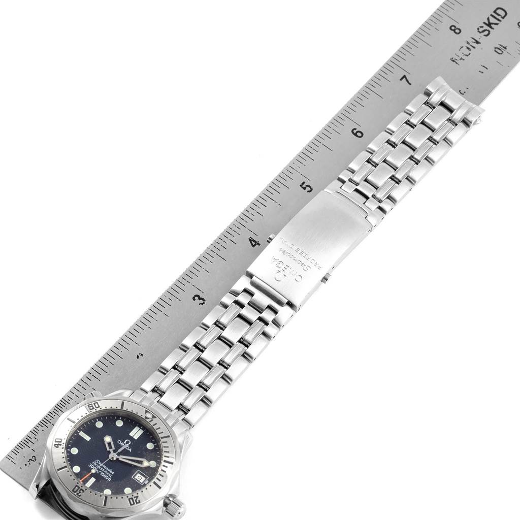 The image shows a top view of an Omega Seamaster 2562.80.00 Men
s Stainless Steel Blue Dial 2562.80.00 Men
s Stainless Steel Blue Dial watch with its bracelet aligned next to a ruler for scale.