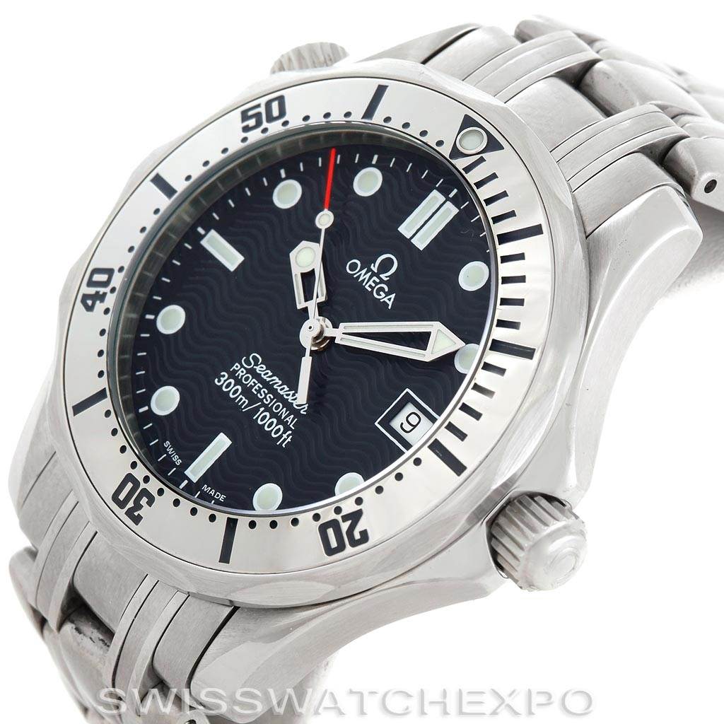 The image shows an angled close-up of an Omega Seamaster 2562.80.00 Men
s Stainless Steel Blue Dial 2562.80.00 Men
s Stainless Steel Blue Dial watch
s face, bezel, and part of the bracelet.