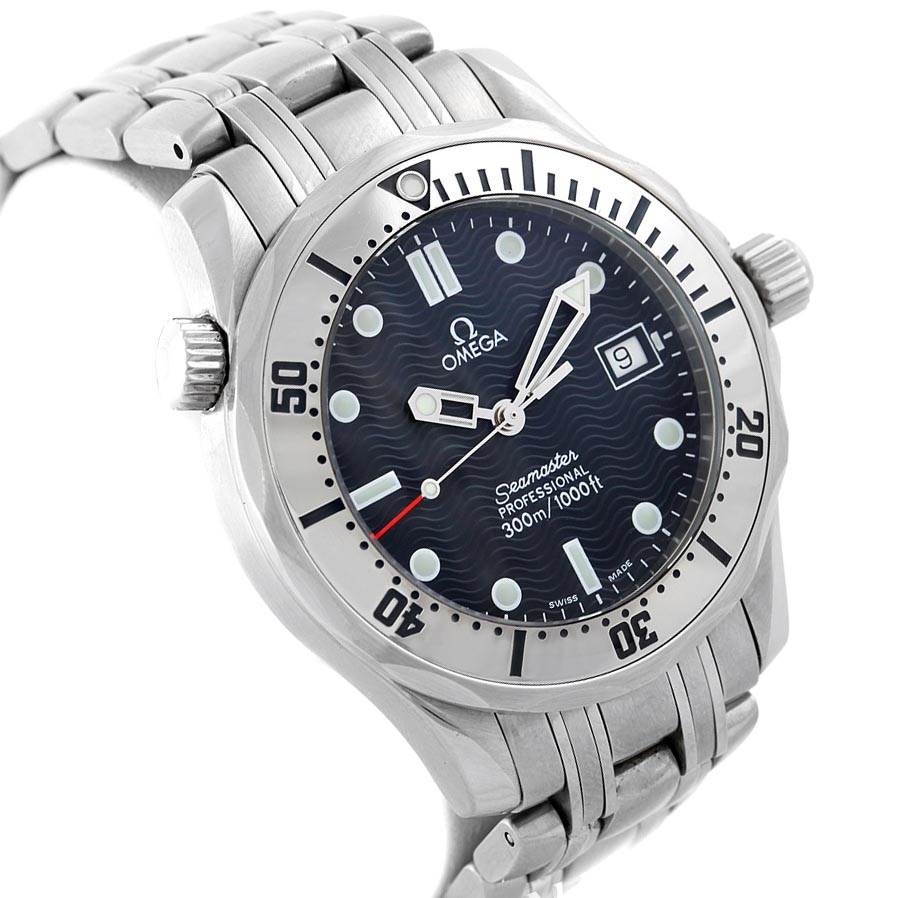 The image shows an Omega Seamaster 2562.80.00 Men
s Stainless Steel Blue Dial 2562.80.00 Men
s Stainless Steel Blue Dial watch at a slight angle, highlighting the dial, bezel, crown, and part of the metal bracelet.