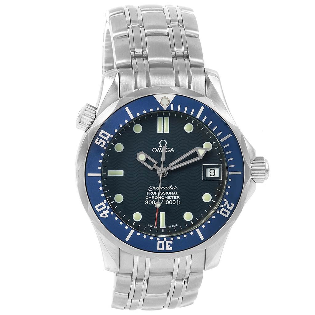This image shows a front view of the Omega Seamaster 2551.80.00 Men
s Stainless Steel Blue Dial 2551.80.00 Men
s Stainless Steel Blue Dial watch, highlighting the dial, bezel, and metal bracelet.