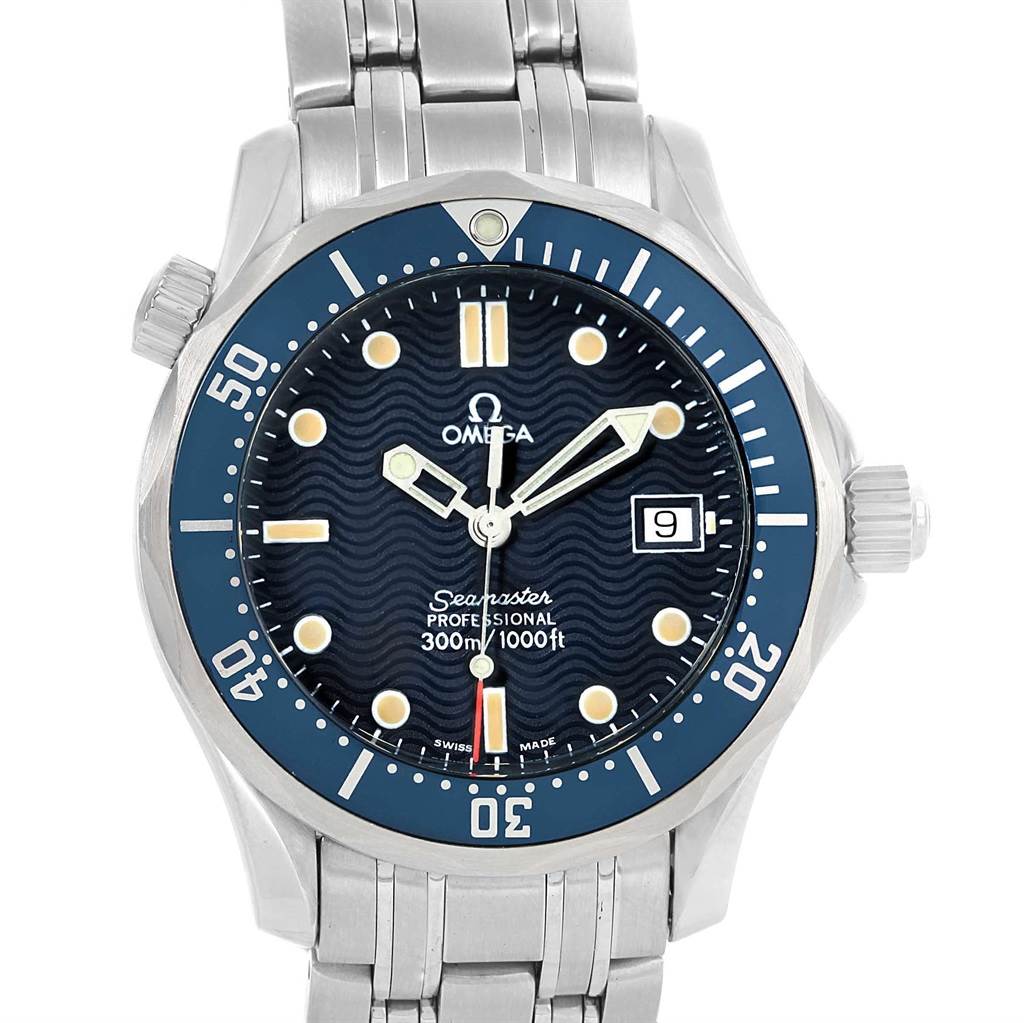The image shows a front view of the Omega Seamaster 2561.80.00 Men
s Stainless Steel Blue Dial 2561.80.00 Men
s Stainless Steel Blue Dial watch, displaying its dial, hands, bezel, and part of the bracelet.