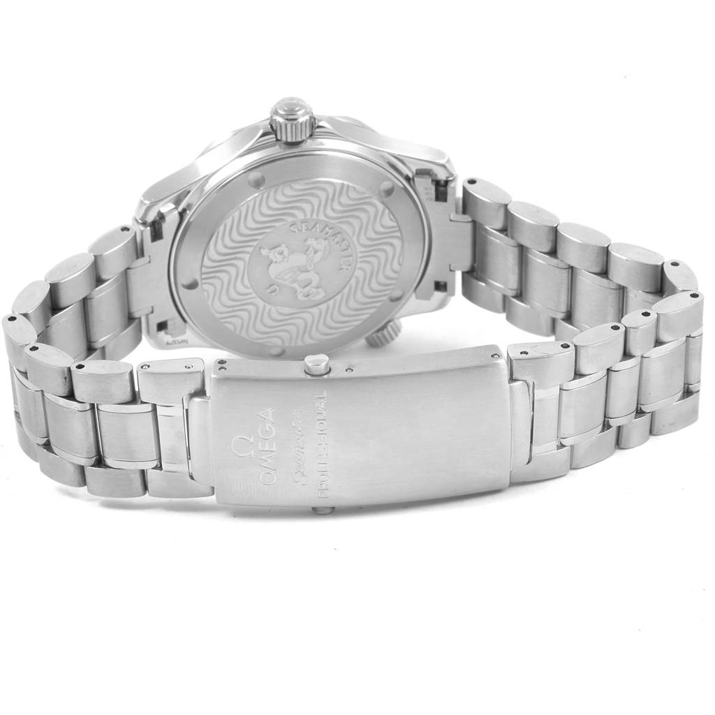 The image shows the back case and stainless steel bracelet of an Omega Seamaster 2262.50.00 Men
s Stainless Steel Black Dial 2262.50.00 Men
s Stainless Steel Black Dial watch.