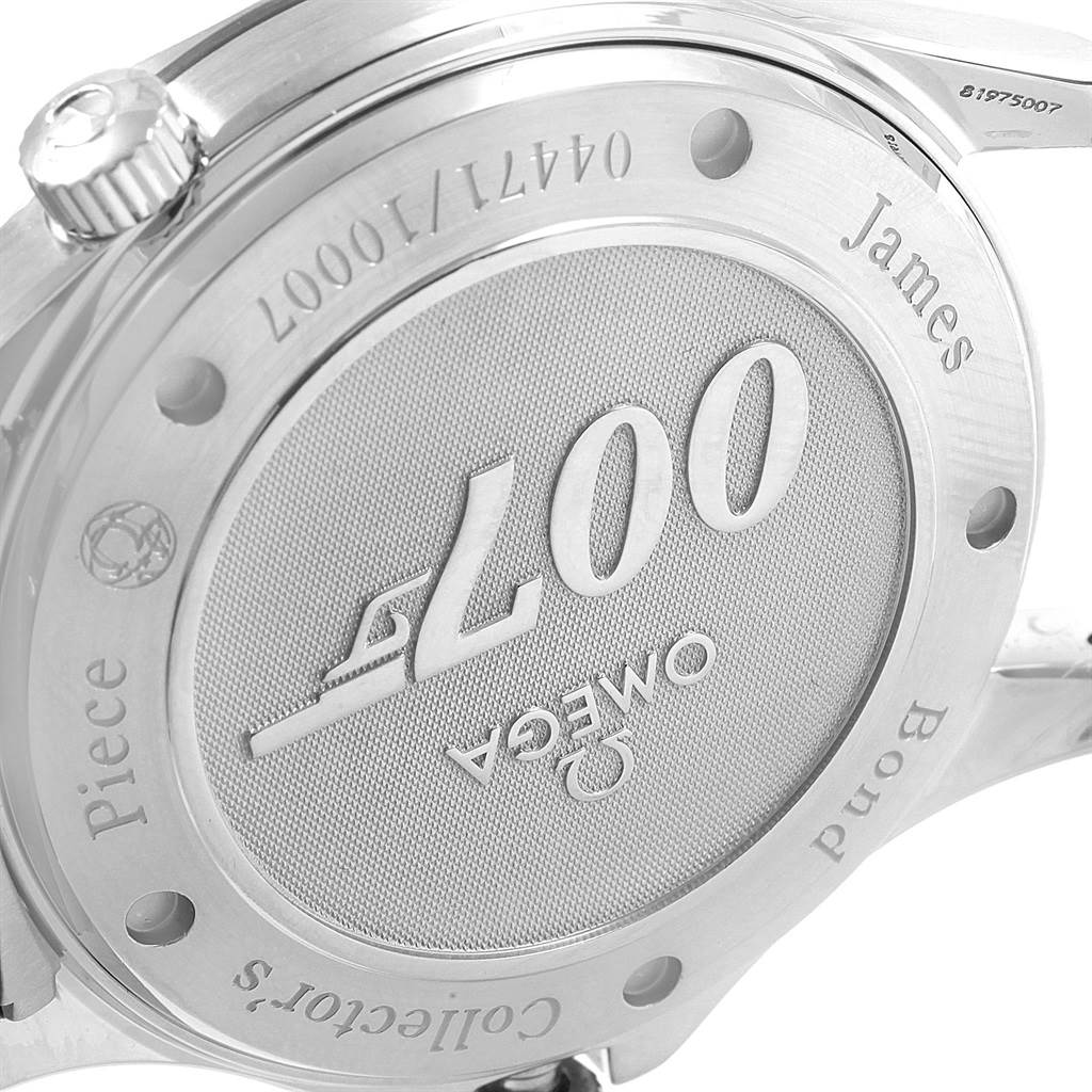 The image shows the case back of the Omega Seamaster 212.30.41.20.01.001 Men
s Stainless Steel Black Dial 212.30.41.20.01.001 Men
s Stainless Steel Black Dial model, featuring 007 and James Bond engravings.