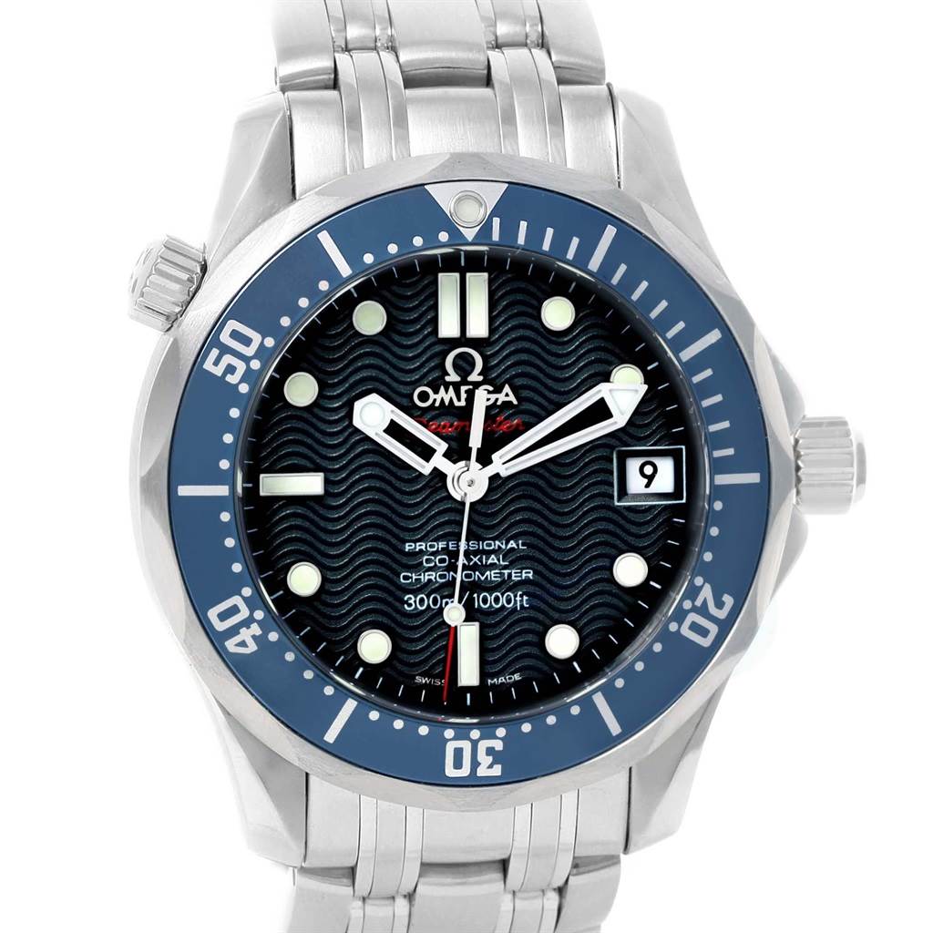 The image shows a frontal view of an Omega Seamaster 2222.80.00 Men
s Stainless Steel Blue Dial 2222.80.00 Men
s Stainless Steel Blue Dial watch, highlighting its dial, bezel, and stainless-steel bracelet.