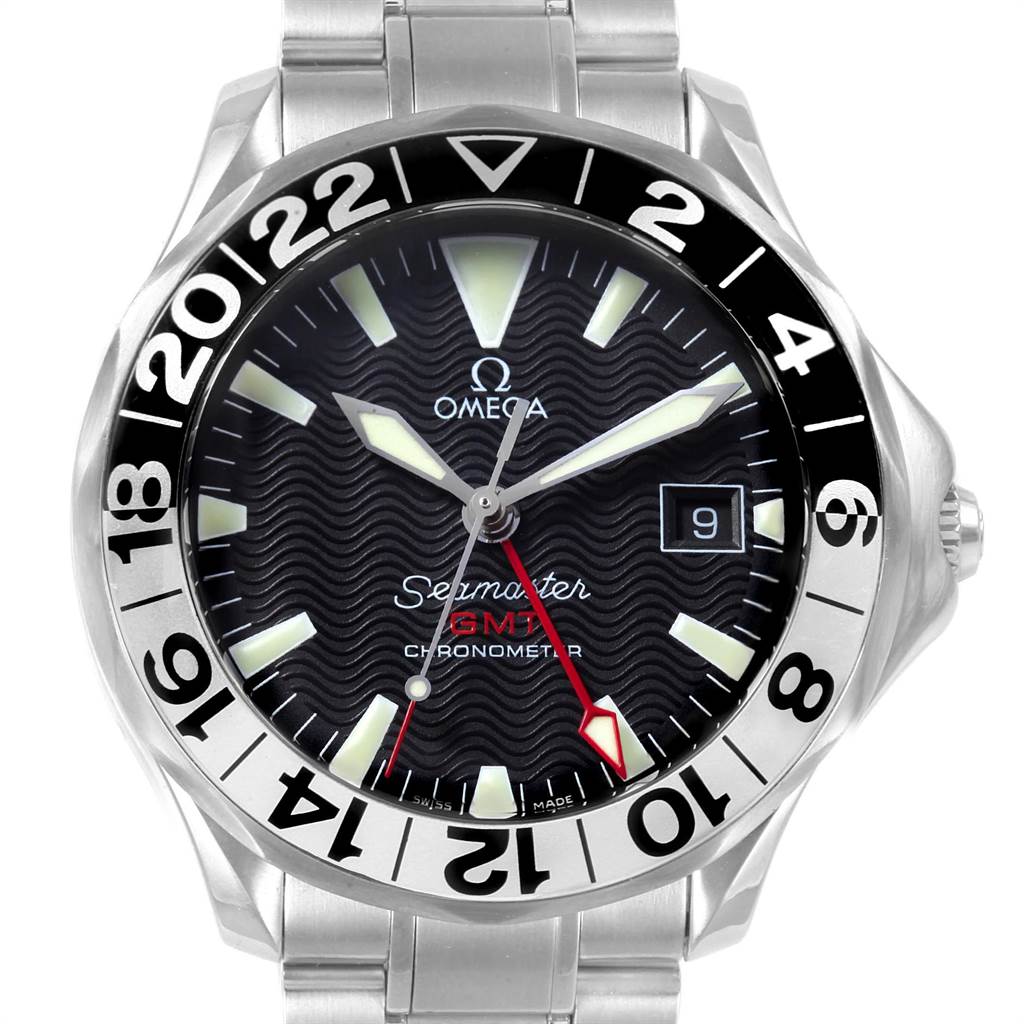 This image shows a front view of the Omega Seamaster 2234.50.00 Men
s Stainless Steel Black Dial 2234.50.00 Men
s Stainless Steel Black Dial GMT Chronometer watch, highlighting its dial, hands, and bracelet.
