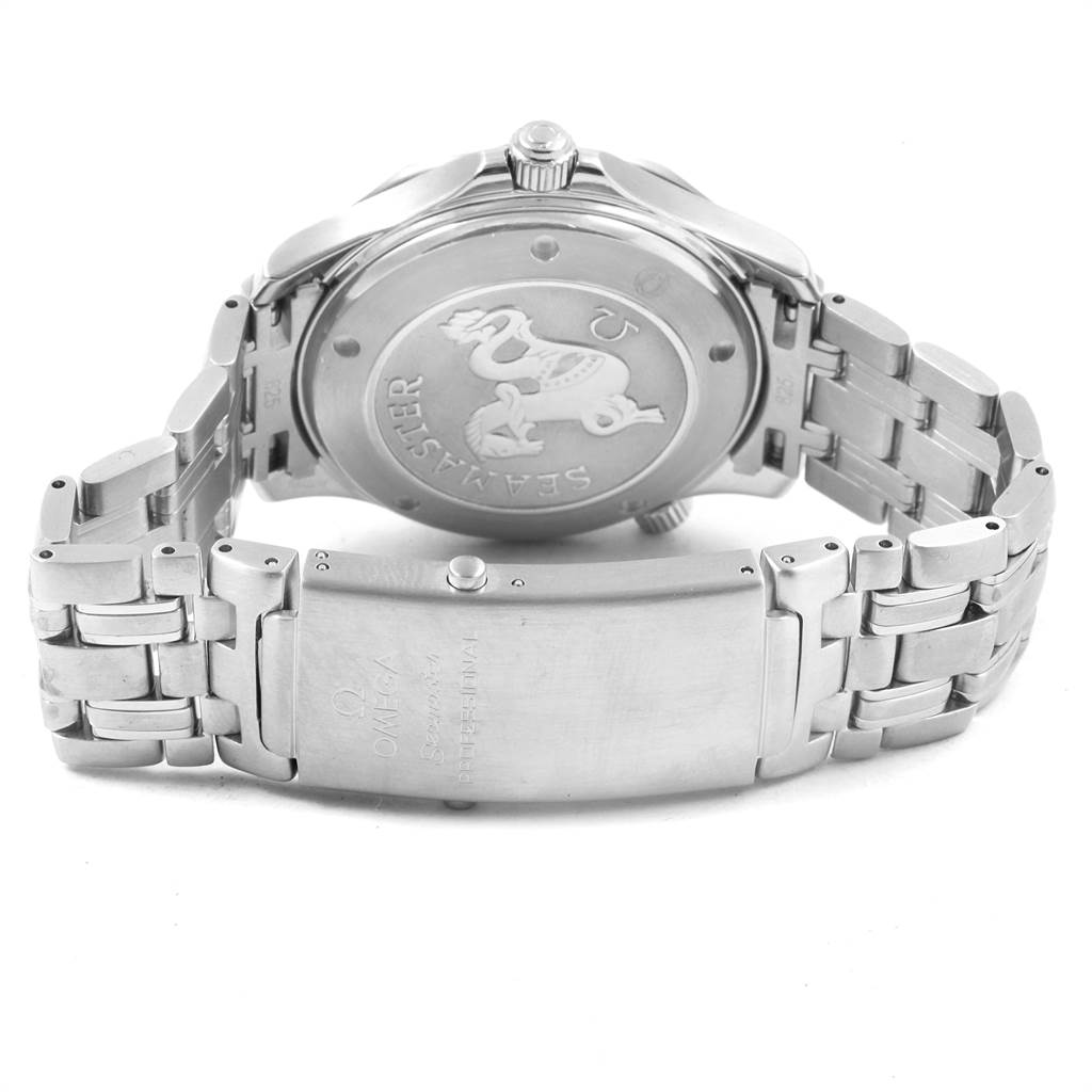 The image shows the back and clasp of the Omega Seamaster 2220.80.00 Men
s Stainless Steel Blue Dial 2220.80.00 Men
s Stainless Steel Blue Dial watch, highlighting its bracelet and case back design.