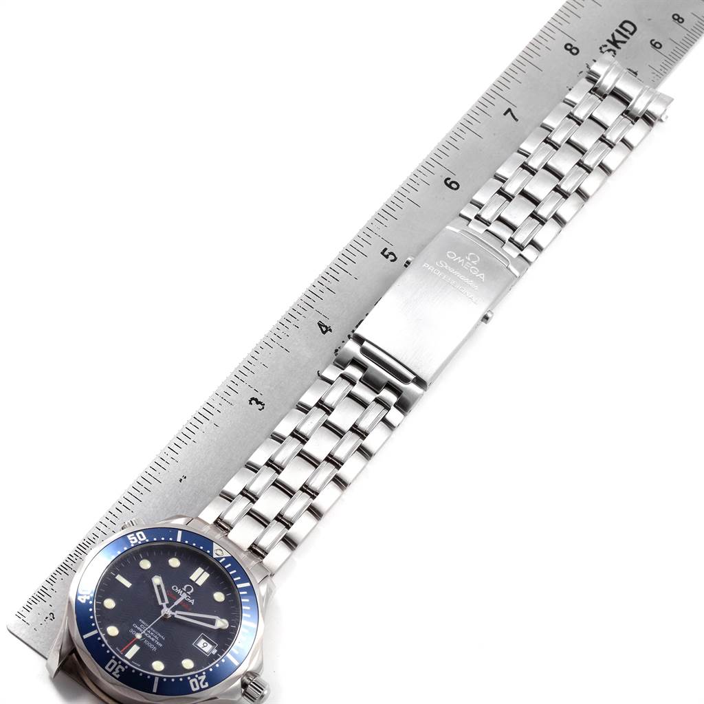 The image shows an Omega Seamaster 2220.80.00 Men
s Stainless Steel Blue Dial 2220.80.00 Men
s Stainless Steel Blue Dial watch placed parallel to a ruler, highlighting its clasp, bracelet, and dial.
