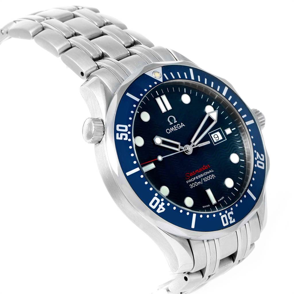 The image shows an angled view of an Omega Seamaster 2221.80.00 Men
s Stainless Steel Blue Dial 2221.80.00 Men
s Stainless Steel Blue Dial watch displaying its face, bezel, crown, and part of its stainless steel bracelet.