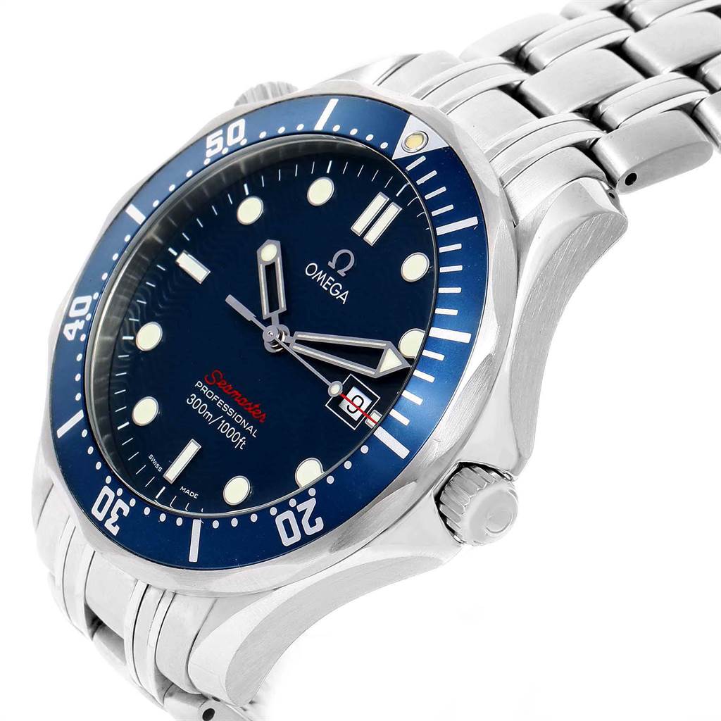 The image is an angled view of an Omega Seamaster 2221.80.00 Men
s Stainless Steel Blue Dial 2221.80.00 Men
s Stainless Steel Blue Dial watch showing the face, bezel, crown, and part of the bracelet.