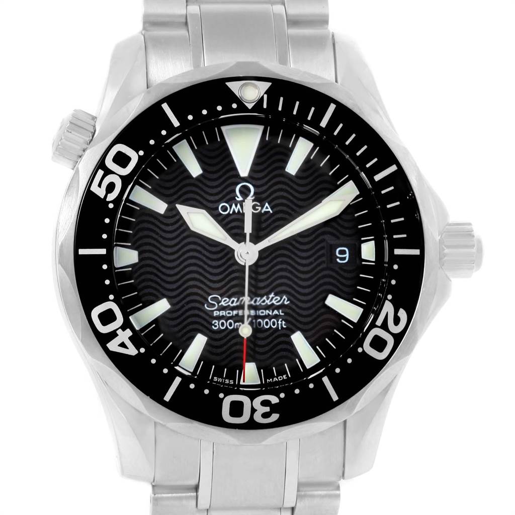 The image shows a front view of the Omega Seamaster 2262.50.00 Men
s Stainless Steel Black Dial 2262.50.00 Men
s Stainless Steel Black Dial watch, highlighting its dial, bezel, and bracelet.