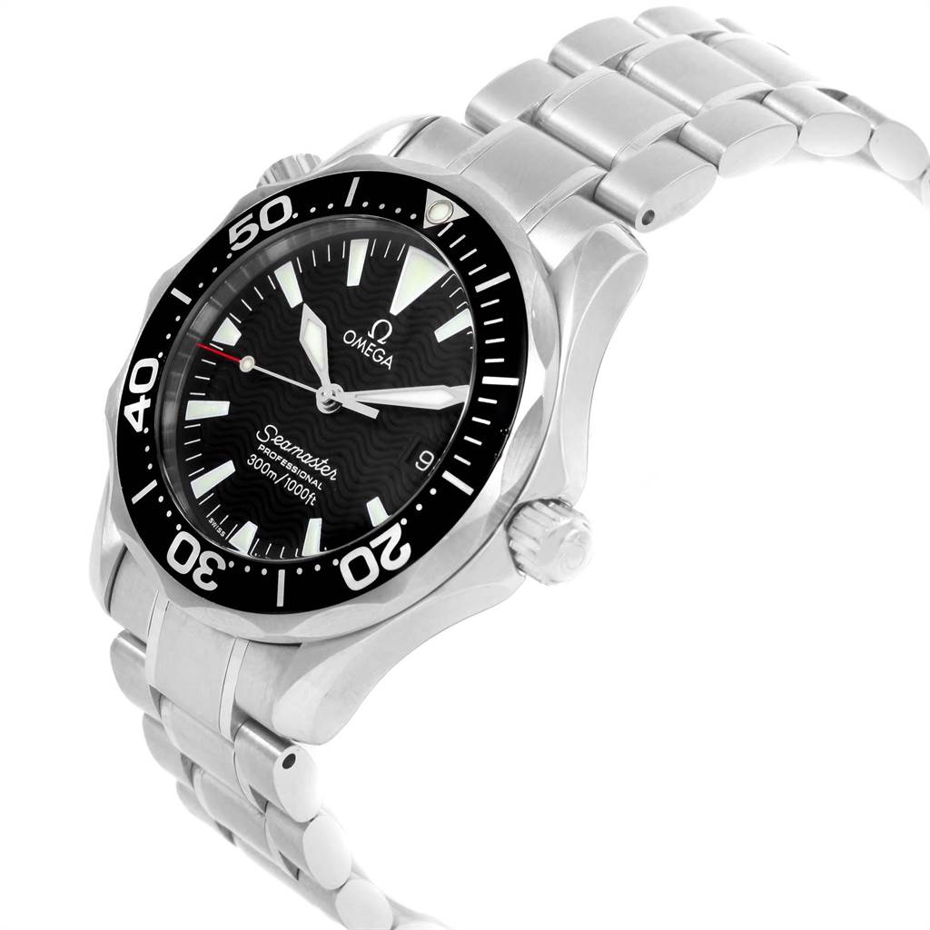 The image shows an angled view of the Omega Seamaster 2262.50.00 Men
s Stainless Steel Black Dial 2262.50.00 Men
s Stainless Steel Black Dial watch, highlighting the bracelet, bezel, and wavy patterned dial.