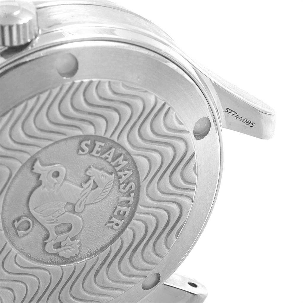 This image shows the caseback and crown of an Omega Seamaster 2262.50.00 Men
s Stainless Steel Black Dial 2262.50.00 Men
s Stainless Steel Black Dial watch, featuring the Seamaster engraving and wavy pattern.