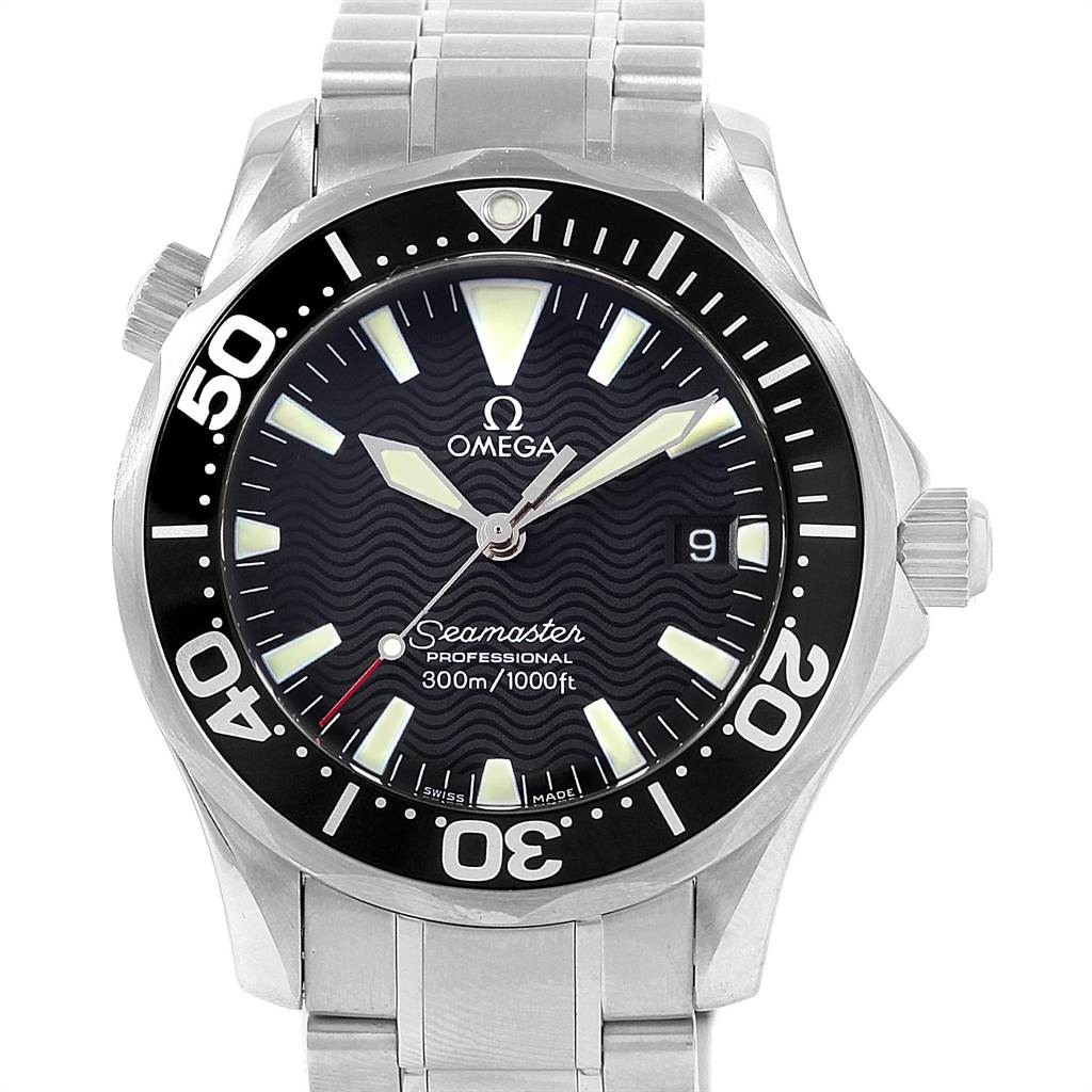 This image shows the front view of an Omega Seamaster 2262.50.00 Men
s Stainless Steel Black Dial 2262.50.00 Men
s Stainless Steel Black Dial watch, featuring the dial, bezel, and part of the bracelet.