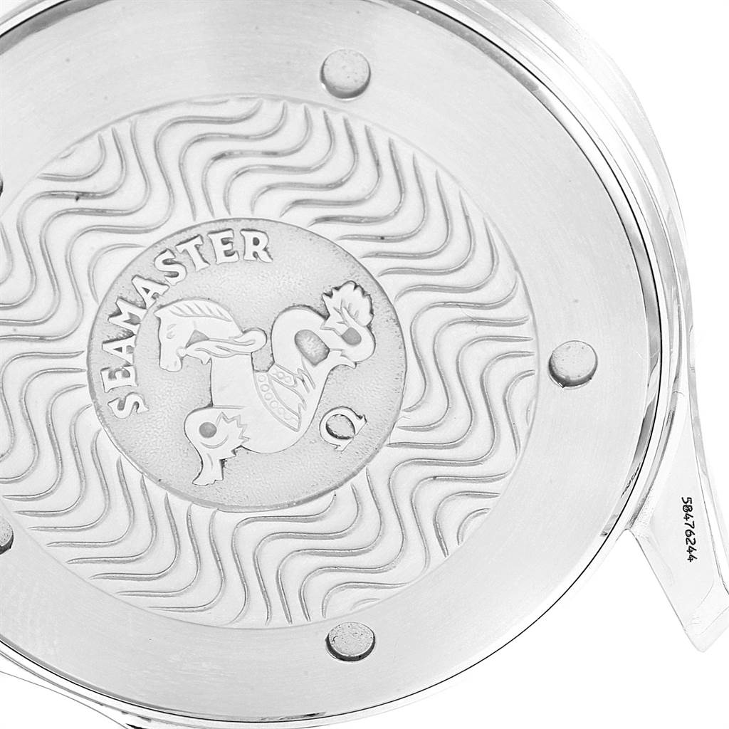 This image shows the case back of an Omega Seamaster 2541.80.00 Men
s Stainless Steel Blue Dial 2541.80.00 Men
s Stainless Steel Blue Dial watch, featuring the engraved logo and wavy pattern design.