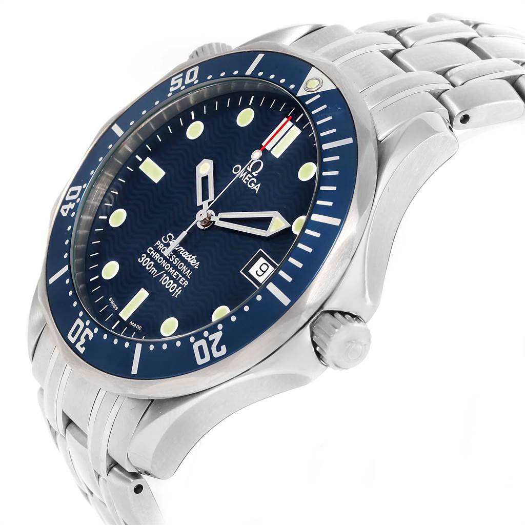 The image shows a side view of the Omega Seamaster 2531.80.00 Men
s Stainless Steel Blue Dial 2531.80.00 Men
s Stainless Steel Blue Dial watch, detailing its bezel, dial, hands, and bracelet.