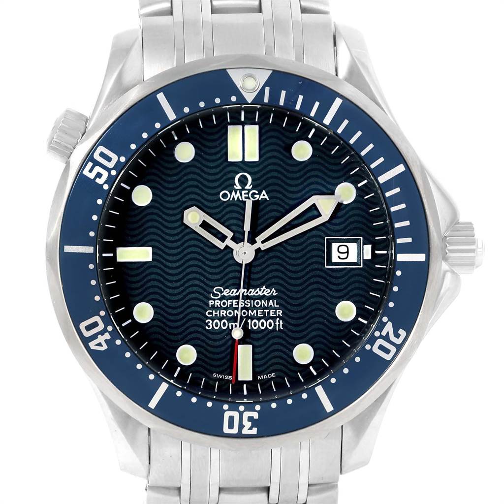This image shows a front view of the Omega Seamaster 2531.80.00 Men
s Stainless Steel Blue Dial 2531.80.00 Men
s Stainless Steel Blue Dial Professional Chronometer, highlighting its dial, bezel, and part of the strap.