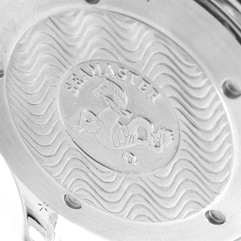 This image shows the case back of an Omega Seamaster 2531.80.00 Men
s Stainless Steel Blue Dial 2531.80.00 Men
s Stainless Steel Blue Dial watch, featuring an embossed design and engraved logo.