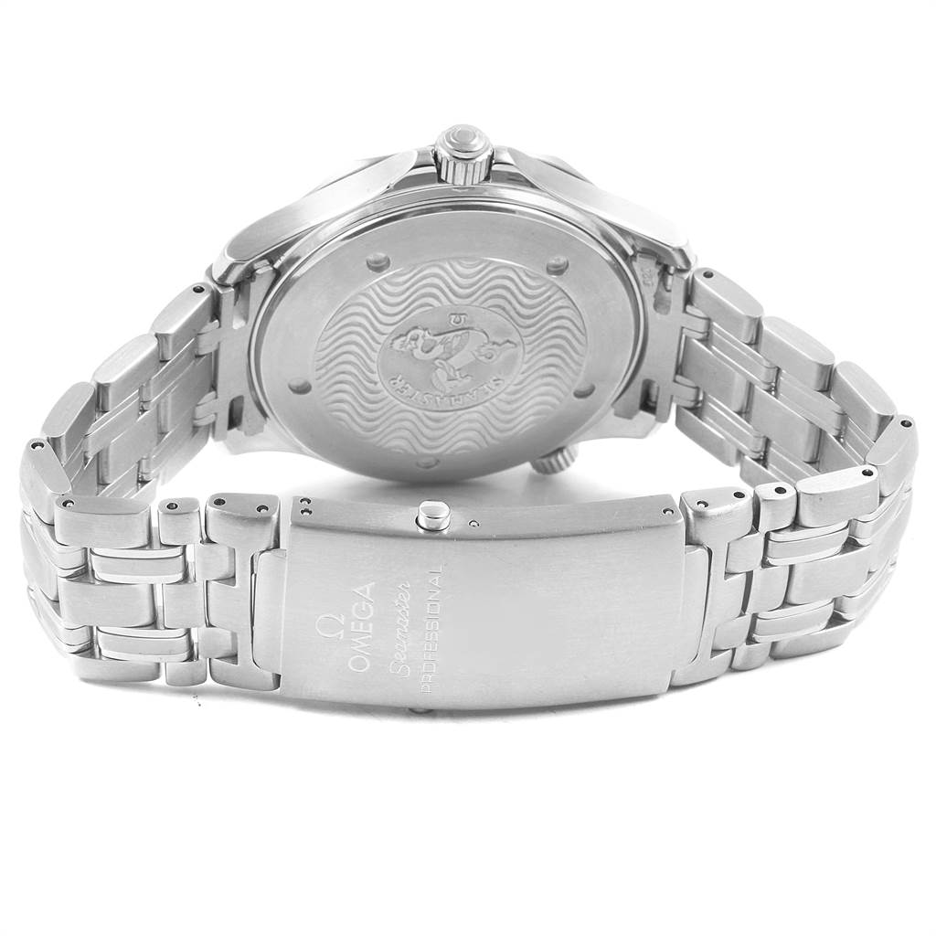 The image shows the back case and bracelet clasp of an Omega Seamaster 2531.80.00 Men
s Stainless Steel Blue Dial 2531.80.00 Men
s Stainless Steel Blue Dial watch.