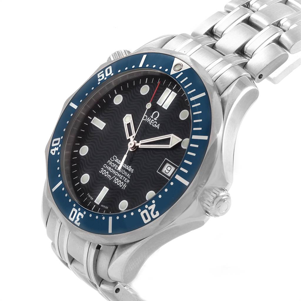 The image shows a front-side angle of the Omega Seamaster 2531.80.00 Men
s Stainless Steel Blue Dial 2531.80.00 Men
s Stainless Steel Blue Dial watch, highlighting its face, bezel, and metal bracelet.