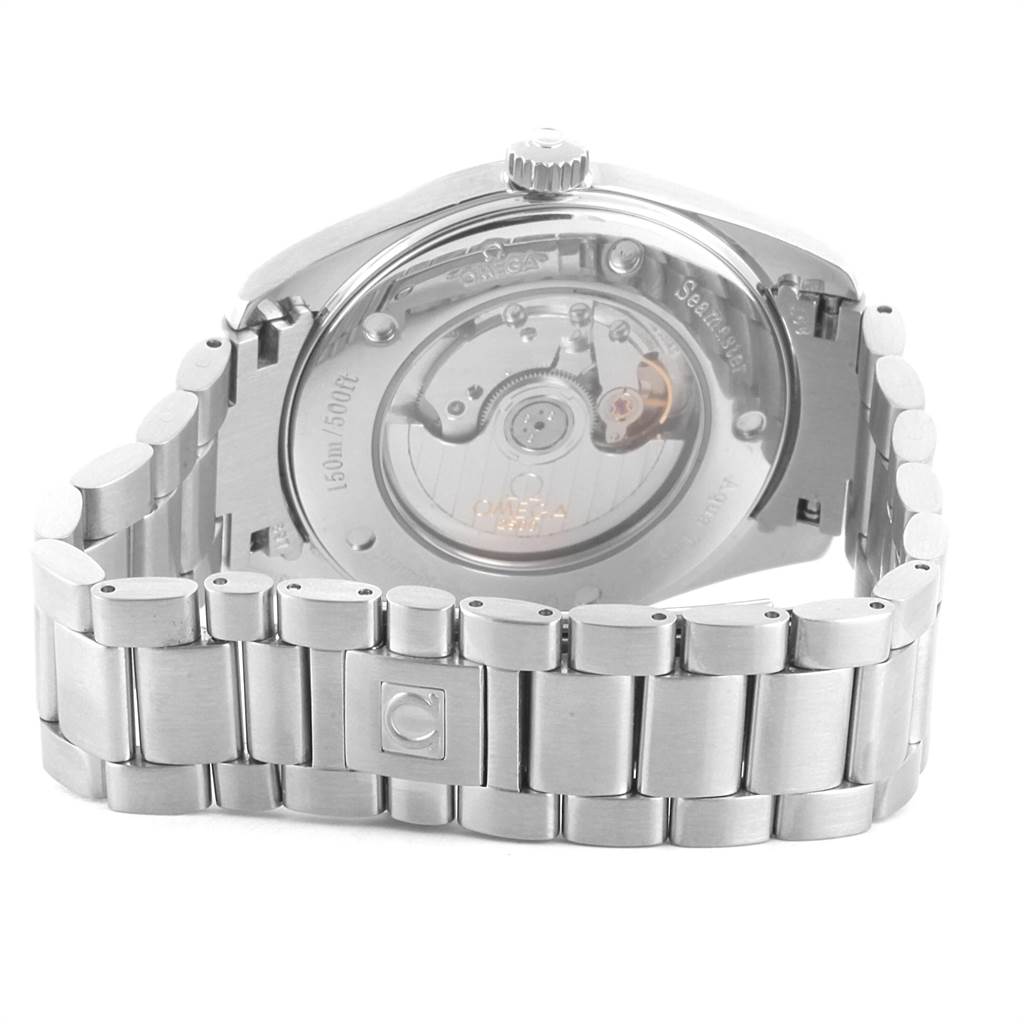 This image shows the back view of an Omega Seamaster 2502.33.00 Men
s Stainless Steel White Dial 2502.33.00 Men
s Stainless Steel White Dial watch, featuring its stainless steel bracelet and transparent case back.