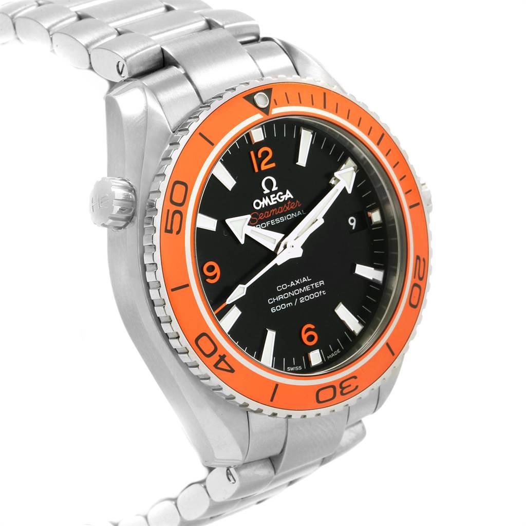 The Omega Seamaster 232.30.46.21.01.002 Men
s Stainless Steel Black Dial 232.30.46.21.01.002 Men
s Stainless Steel Black Dial watch is shown at a front right angle featuring its face, bezel, and bracelet.