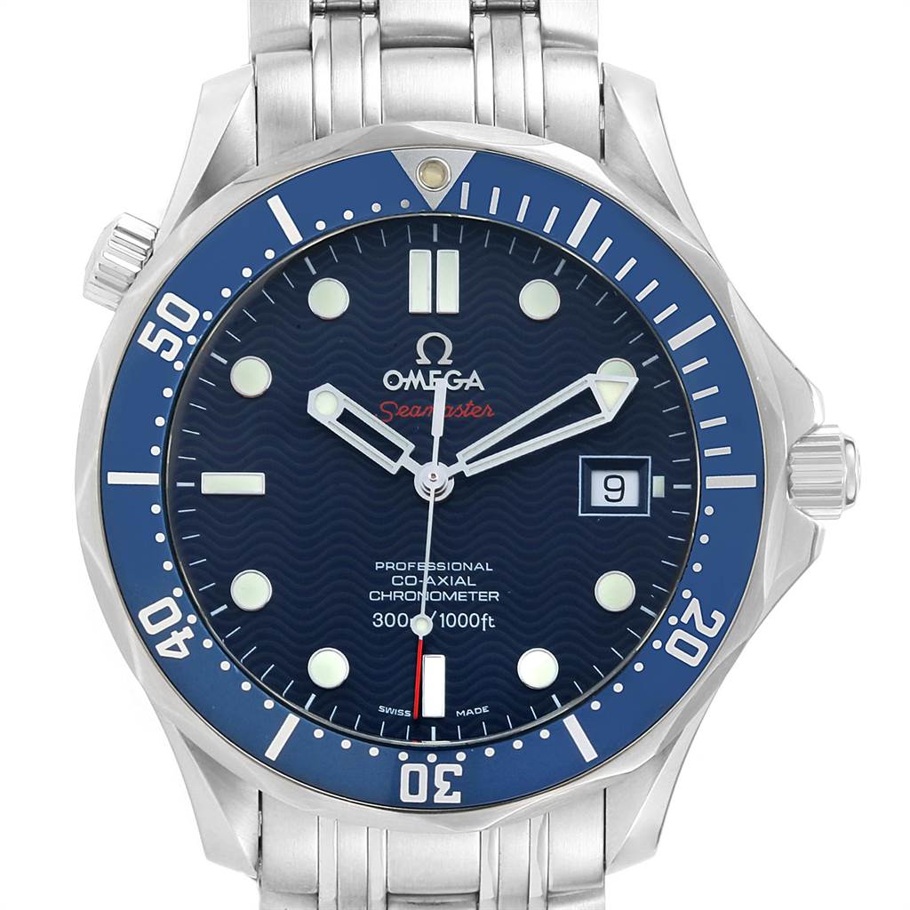 This image shows a front view of the Omega Seamaster 2220.80.00 Men
s Stainless Steel Blue Dial 2220.80.00 Men
s Stainless Steel Blue Dial watch, displaying its dial, bezel, and part of the stainless steel bracelet.