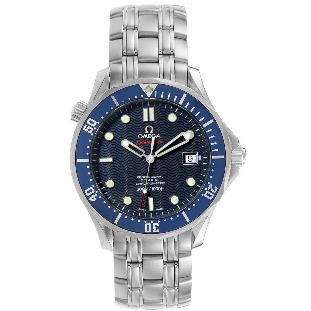 This image shows the front view of the Omega Seamaster 2220.80.00 Men
s Stainless Steel Blue Dial 2220.80.00 Men
s Stainless Steel Blue Dial watch, highlighting its blue dial, bezel, and metal bracelet.