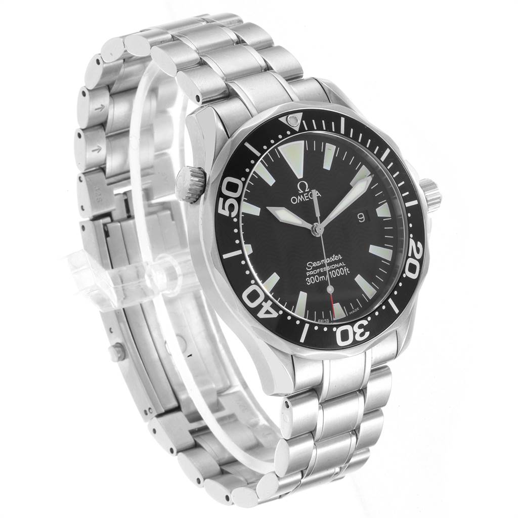 This image shows a side angle of an Omega Seamaster 2264.50.00 Men
s Stainless Steel Black Dial 2264.50.00 Men
s Stainless Steel Black Dial watch, featuring its bezel, dial, case, and metal bracelet.