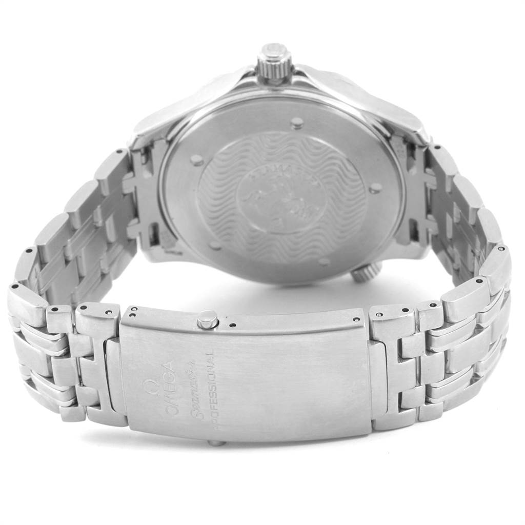 The image shows the back and clasp of the Omega Seamaster 2541.80.00 Men
s Stainless Steel Blue Dial 2541.80.00 Men
s Stainless Steel Blue Dial watch, highlighting the bracelet and caseback.