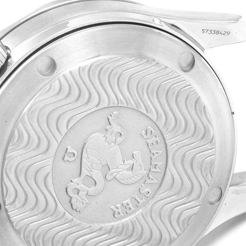 This image shows the case back of the Omega Seamaster 2561.80.00 Men
s Stainless Steel Blue Dial 2561.80.00 Men
s Stainless Steel Blue Dial watch, featuring the engraved logo and serial number.