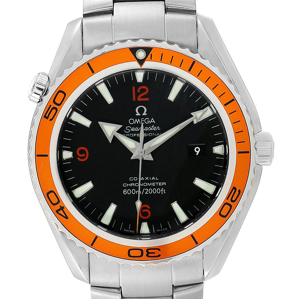 The image shows an Omega Seamaster 2208.50.00 Men
s Stainless Steel Black Dial 2208.50.00 Men
s Stainless Steel Black Dial watch from the front, displaying its face, bezel, and a portion of the stainless steel bracelet.