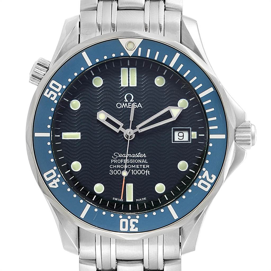 The image shows a front view of the Omega Seamaster 2531.80.00 Men
s Stainless Steel Blue Dial 2531.80.00 Men
s Stainless Steel Blue Dial watch, highlighting its dial, bezel, hands, and stainless steel bracelet.