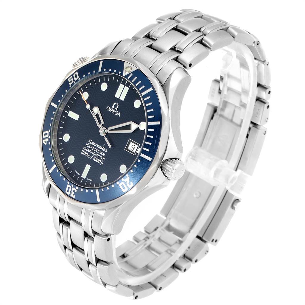 The image shows the Omega Seamaster 2531.80.00 Men
s Stainless Steel Blue Dial 2531.80.00 Men
s Stainless Steel Blue Dial watch at an angle displaying the face, bezel, crown, and bracelet.