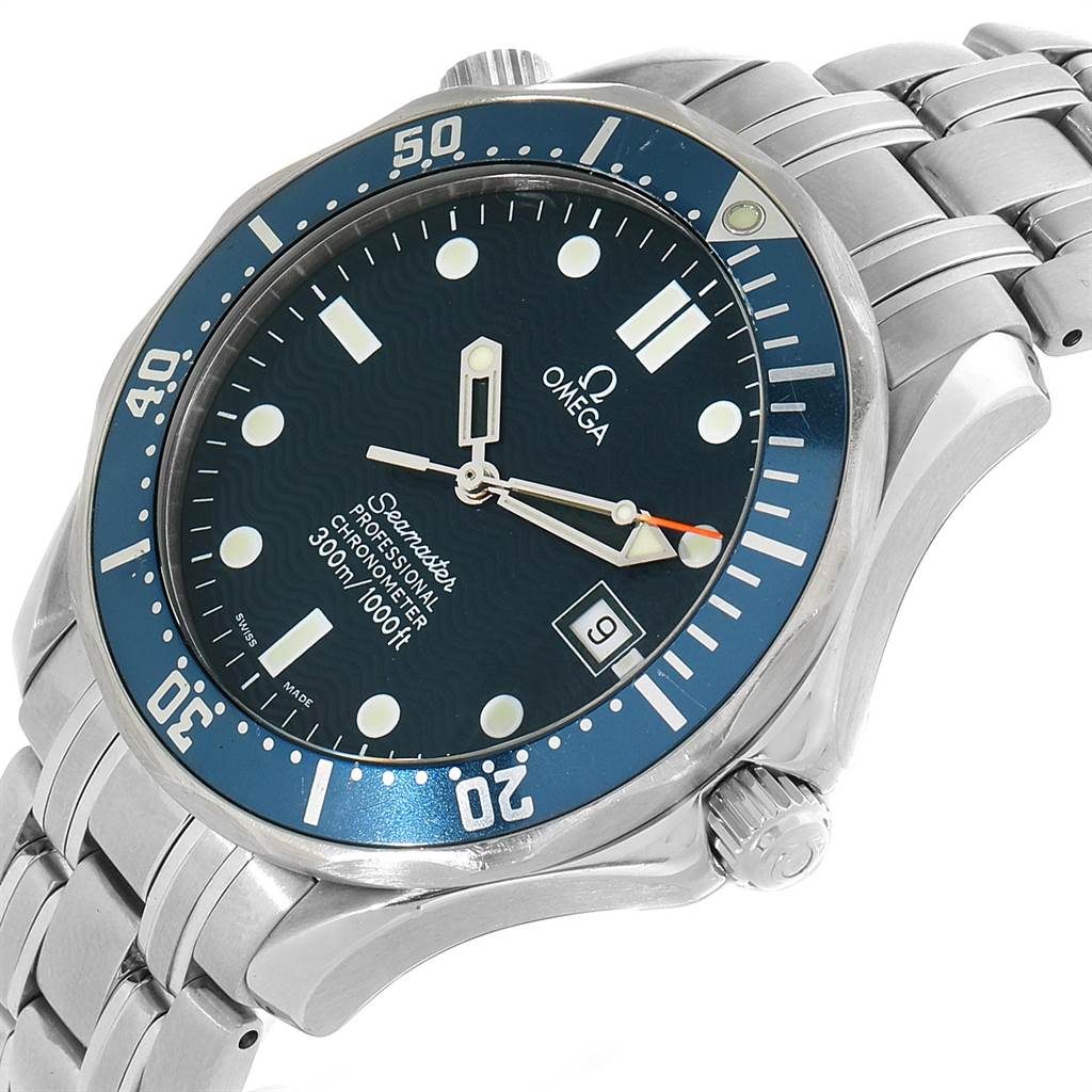 The image shows a close-up of an Omega Seamaster 2531.80.00 Men
s Stainless Steel Blue Dial 2531.80.00 Men
s Stainless Steel Blue Dial watch from a slight side angle, highlighting the face, bezel, and part of the bracelet.