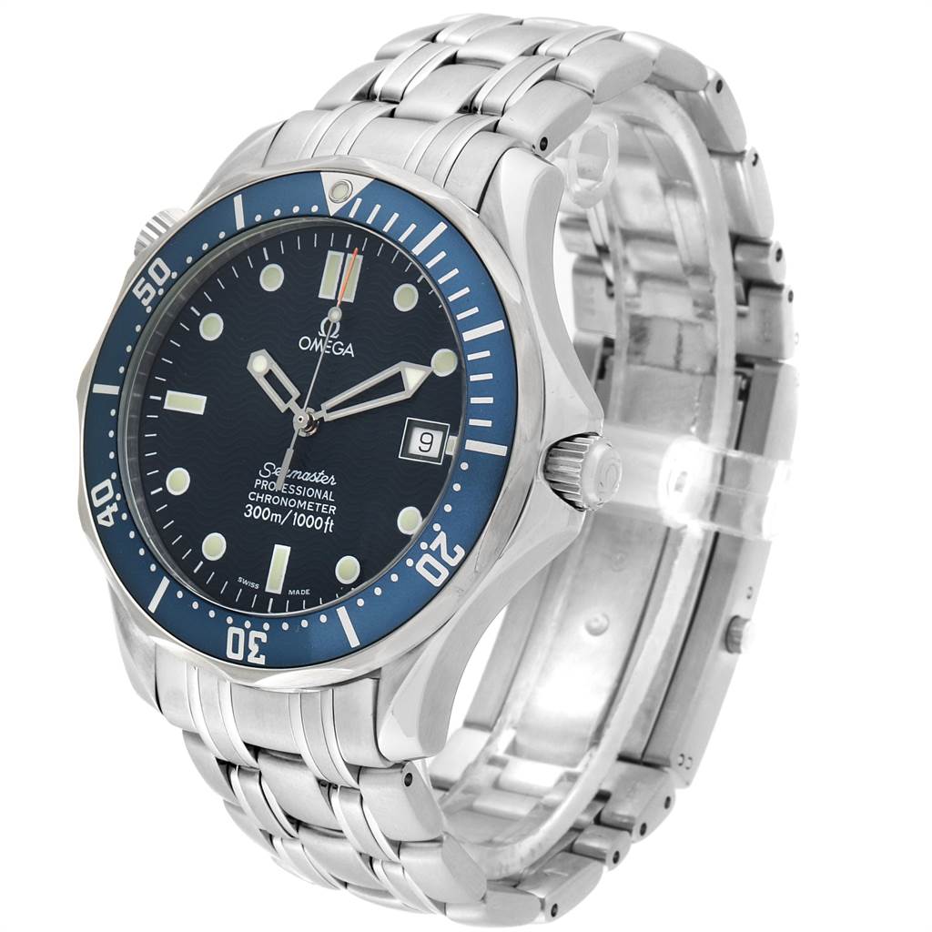 The image shows a three-quarter view of an Omega Seamaster 2531.80.00 Men
s Stainless Steel Blue Dial 2531.80.00 Men
s Stainless Steel Blue Dial watch, highlighting its dial, bezel, and bracelet.