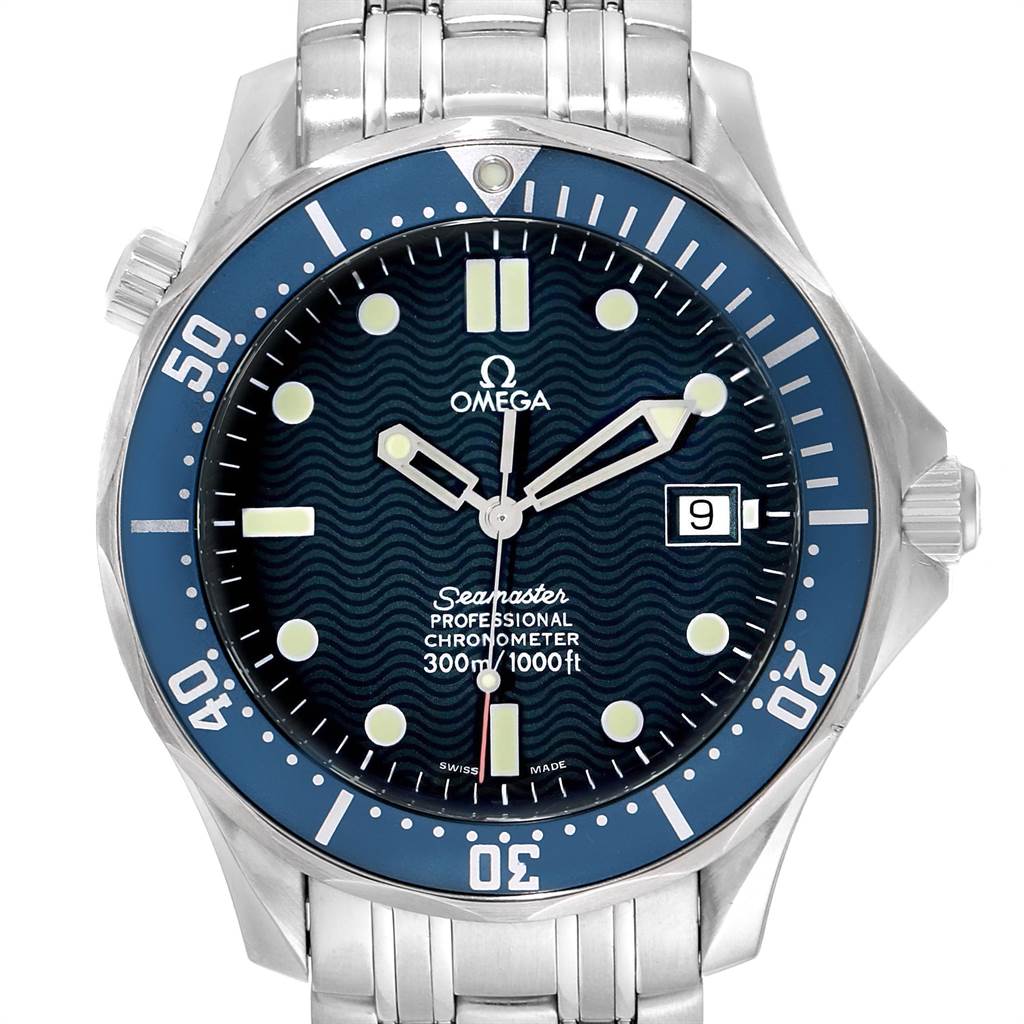 This is a front view of an Omega Seamaster 2531.80.00 Men
s Stainless Steel Blue Dial 2531.80.00 Men
s Stainless Steel Blue Dial watch, displaying its dial, bezel, crown, and part of the bracelet.