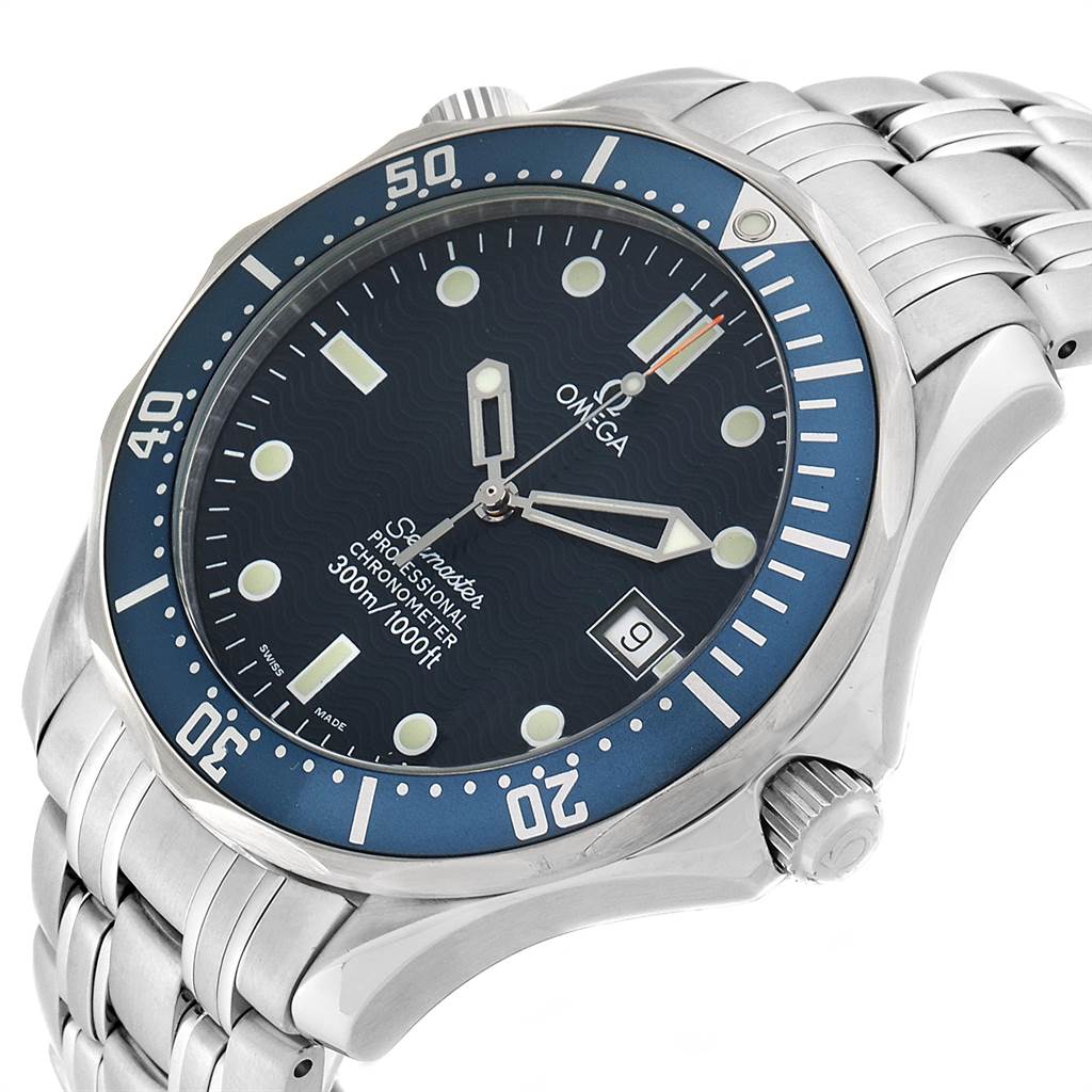 This Omega Seamaster 2531.80.00 Men
s Stainless Steel Blue Dial 2531.80.00 Men
s Stainless Steel Blue Dial watch is shown at an angle highlighting the face, bezel, date window, and part of the stainless steel bracelet.