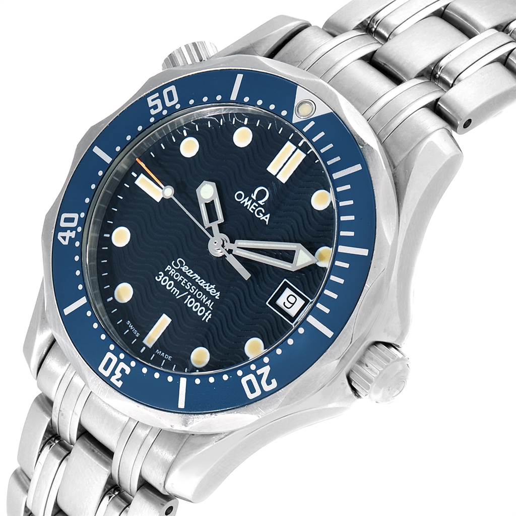 The image shows an Omega Seamaster 2561.80.00 Men
s Stainless Steel Blue Dial 2561.80.00 Men
s Stainless Steel Blue Dial watch from a three-quarters angle, displaying the face, bezel, crown, and part of the bracelet.