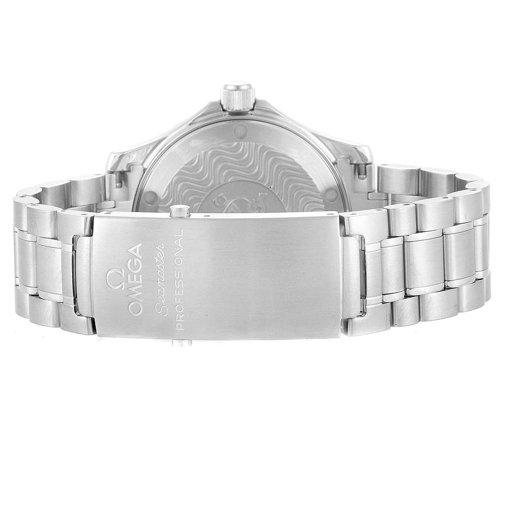 The image shows the back and clasp of the Omega Seamaster 2252.50.00 Men
s Stainless Steel Black Dial 2252.50.00 Men
s Stainless Steel Black Dial watch, emphasizing the bracelet and clasp with the brand
s engraving.