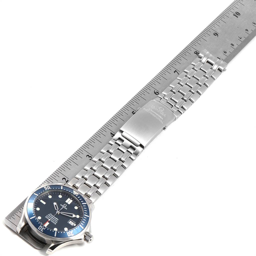 The image shows the Omega Seamaster 2531.80.00 Men
s Stainless Steel Blue Dial 2531.80.00 Men
s Stainless Steel Blue Dial watch lying flat, showcasing its face, bezel, bracelet, and clasp.