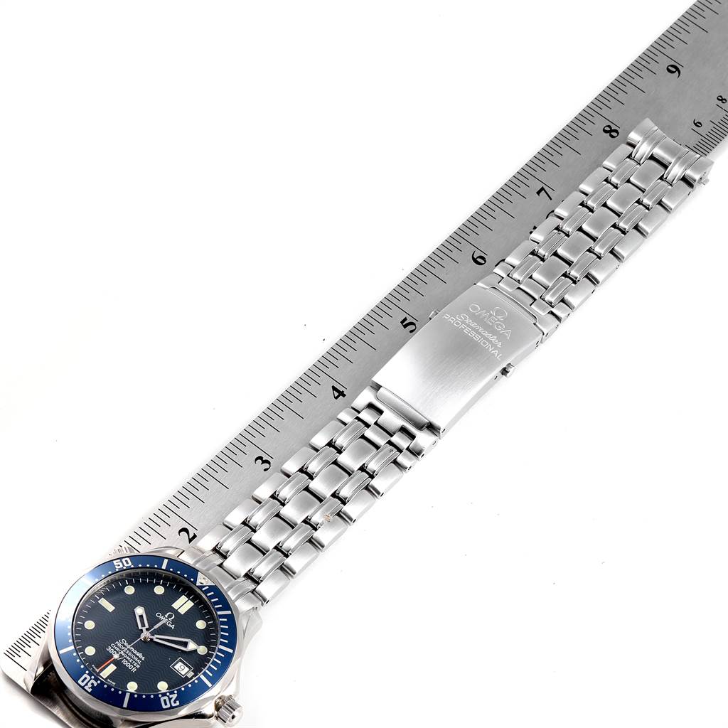 The image shows the Omega Seamaster 2531.80.00 Men
s Stainless Steel Blue Dial 2531.80.00 Men
s Stainless Steel Blue Dial watch lying flat with its stainless steel bracelet extended alongside a ruler.