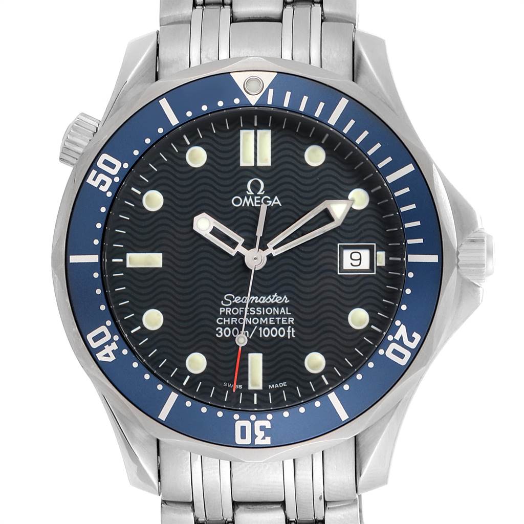 The image shows a frontal angle of the Omega Seamaster 2531.80.00 Men
s Stainless Steel Blue Dial 2531.80.00 Men
s Stainless Steel Blue Dial watch, highlighting the dial, bezel, hands, and part of the bracelet.