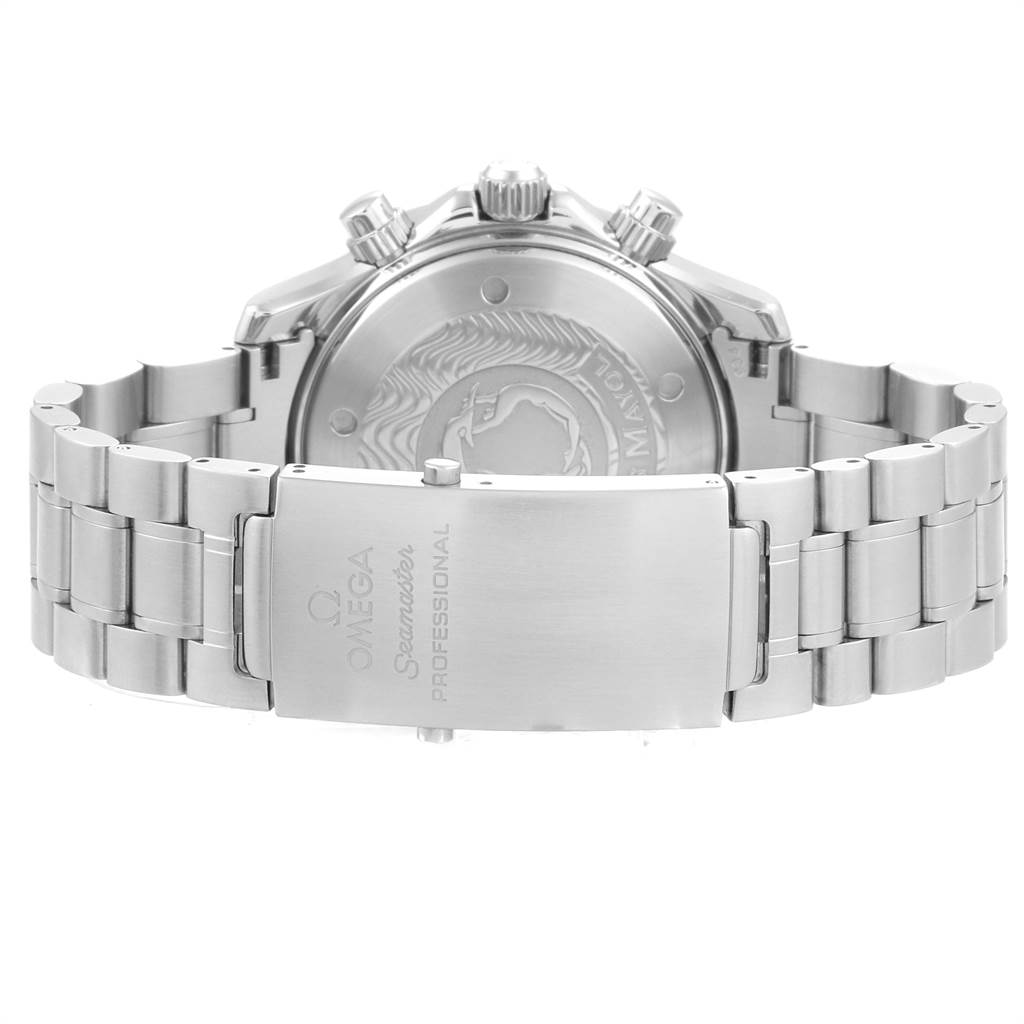 This image shows the back case and stainless steel bracelet of the Omega Seamaster 2595.30.00 Men
s Stainless Steel Silver Dial 2595.30.00 Men
s Stainless Steel Silver Dial watch.