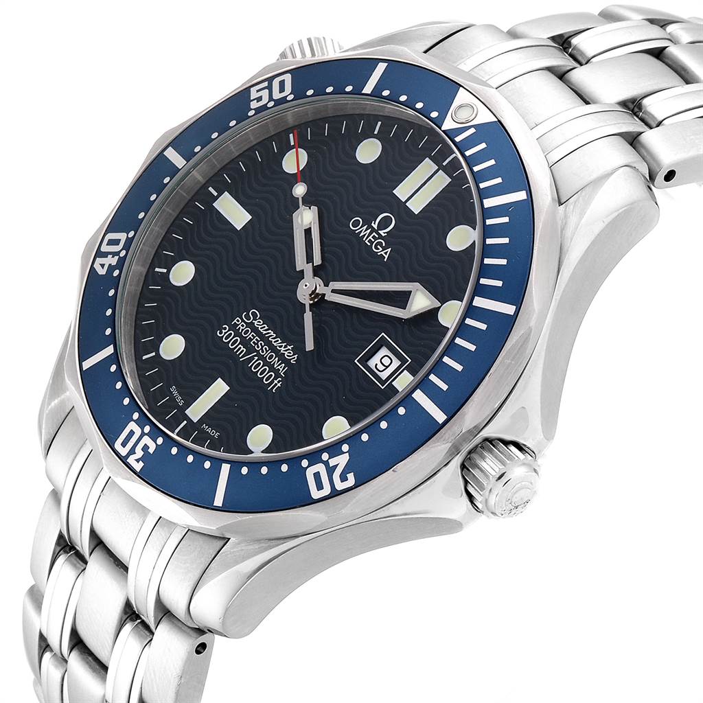 The image shows an Omega Seamaster 2541.80.00 Men
s Stainless Steel Blue Dial 2541.80.00 Men
s Stainless Steel Blue Dial watch at an angled view, highlighting the face, bezel, crown, and bracelet.