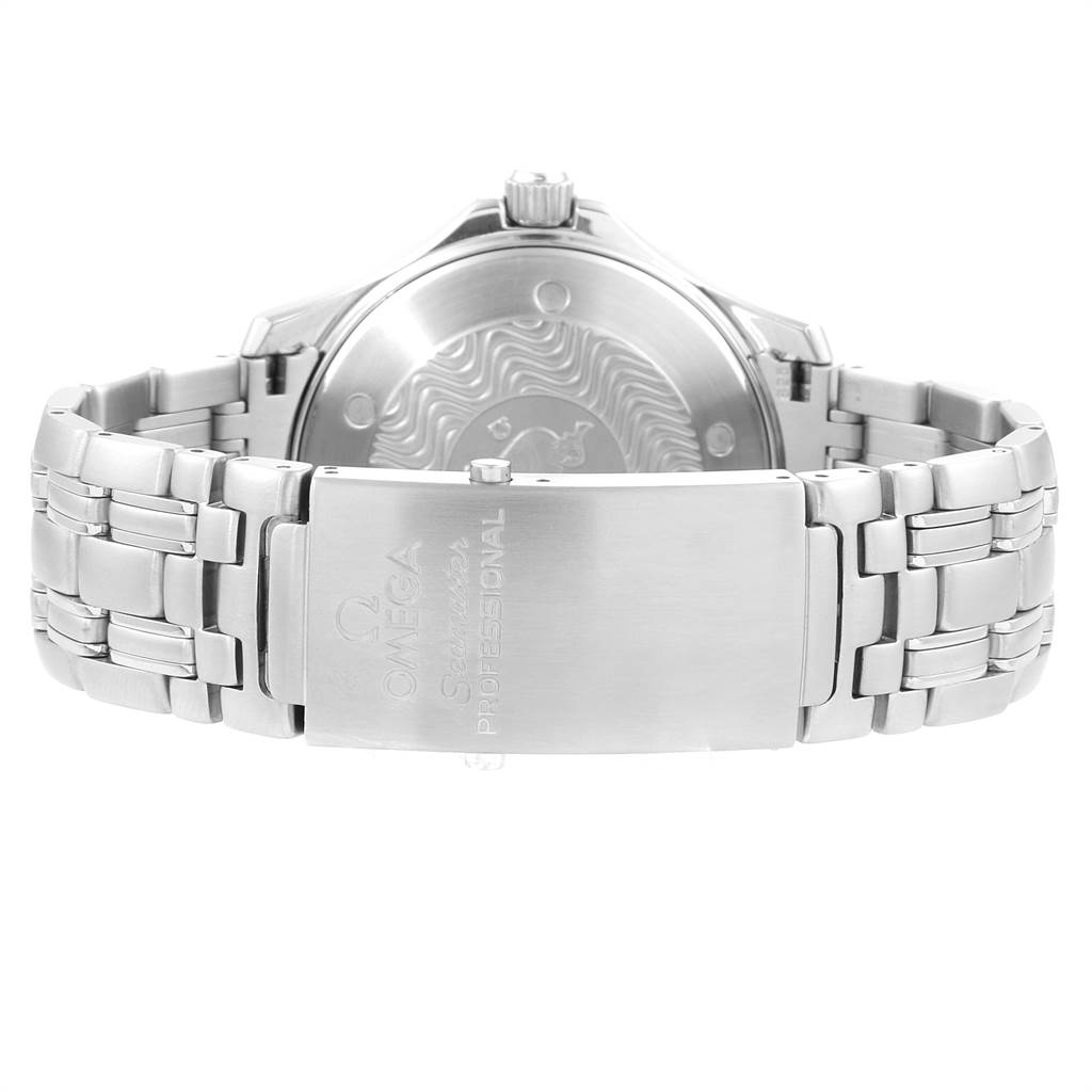 This is a rear view of an Omega Seamaster 2541.80.00 Men
s Stainless Steel Blue Dial 2541.80.00 Men
s Stainless Steel Blue Dial watch showing the clasp and bracelet.