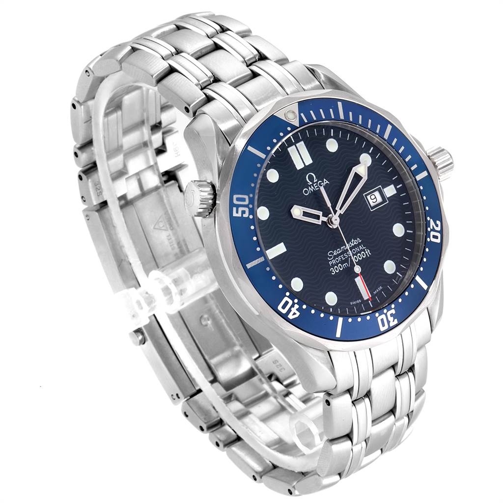 The image shows an angled view of the Omega Seamaster 2541.80.00 Men
s Stainless Steel Blue Dial 2541.80.00 Men
s Stainless Steel Blue Dial watch, featuring its face, bezel, and stainless steel bracelet.